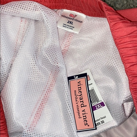 Vineyard Vines swim shorts never worn tags on - Picture 4 of 4
